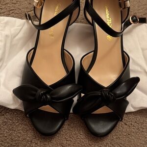 Charlie Stone Black Bow Women's Sandals. Worn Once.